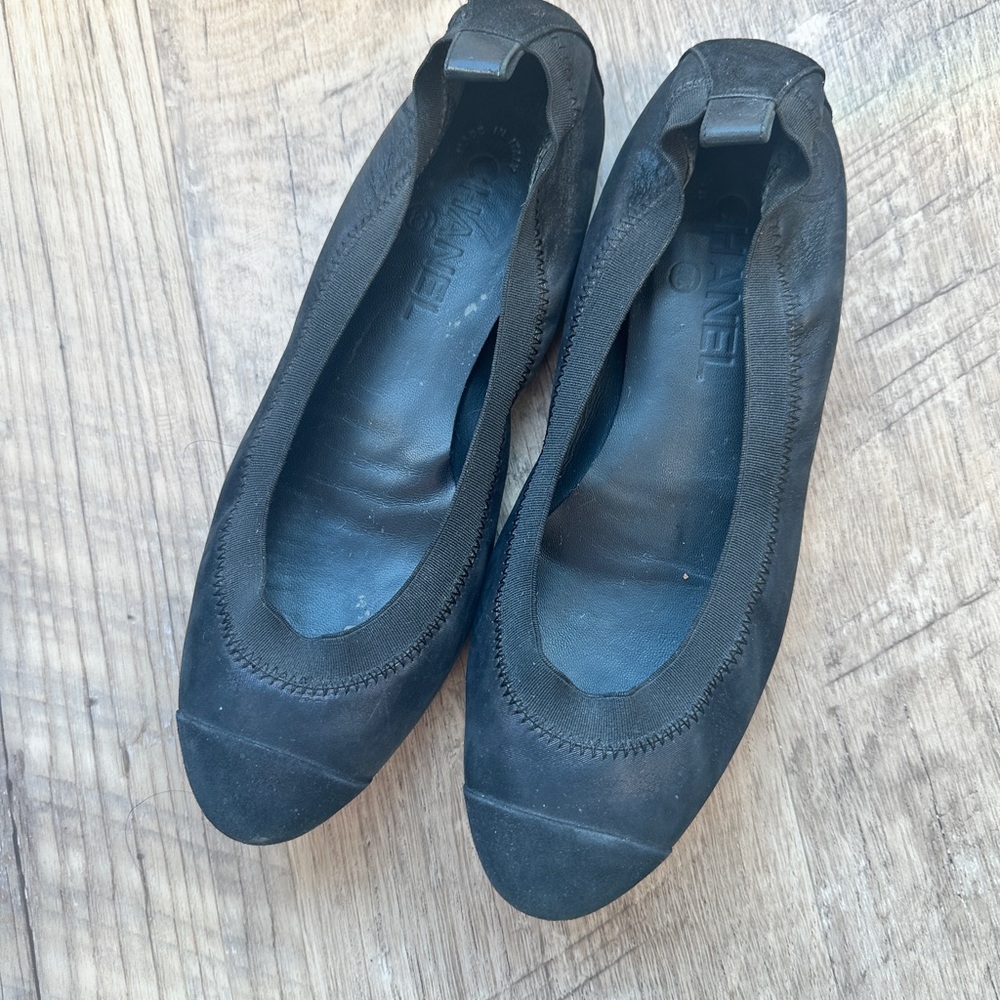 Authentic CHANEL Black Ballet Flats - size 38/7.5